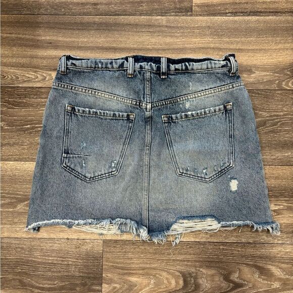 Ser. O. Ya. Women’s Distressed Denim Jean Shorts Size 28 Revolve - Picture 3 of 4